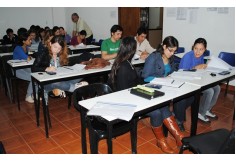 Alumnos en clase de Matemática Financiera